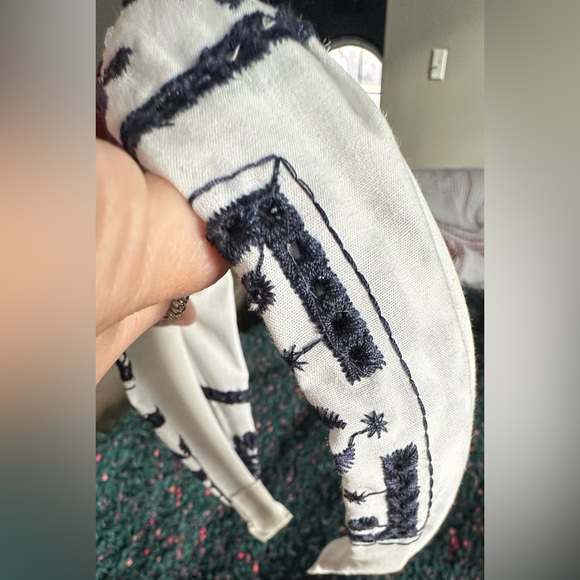 ‼️RARE‼️🎸ANTHRO🎸🔥NWT🔥Fabric Knotted Embroidered Headband - Picture 7 of 8